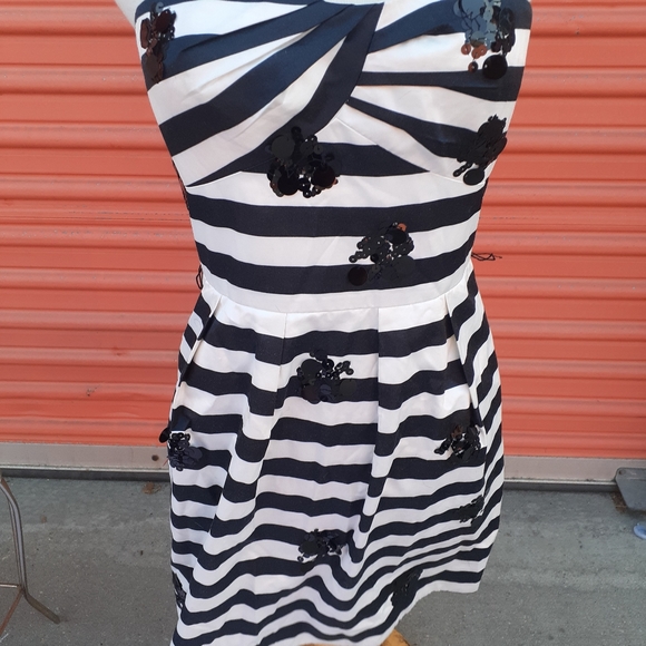 BCBGMAXAZRIA Strapless Cocktail mini dress 6 - Picture 3 of 7